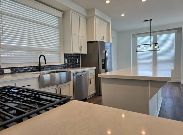 8801 Eton Ave, Canoga Park, CA 91304