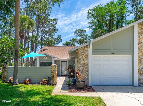 128 Laughing Gull Court, Daytona Beach, FL 32119