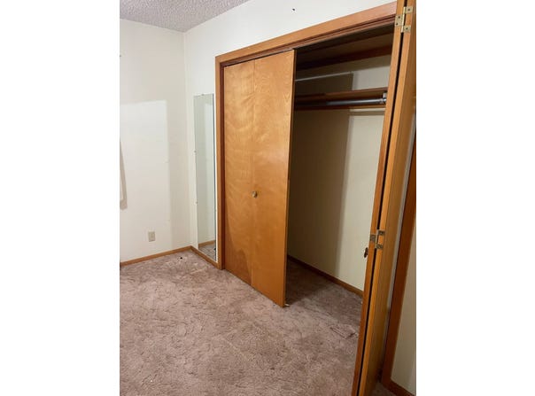823 Grant, Holdrege, NE 68949