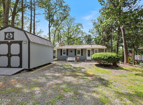 417 Sunset Forest Drive, Hawley, PA 18428