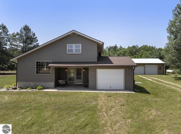 3882 S State Road, Harbor Springs, MI 49740