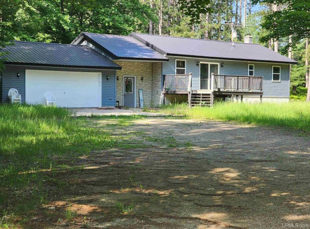 8982 US 2, Rapid River, MI 49878