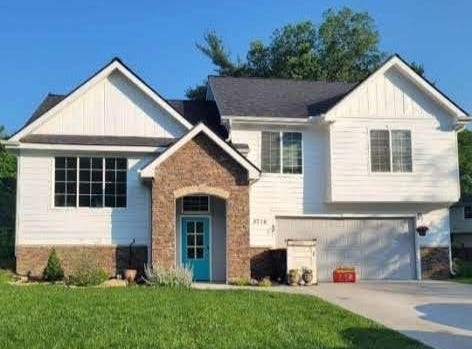 5716 NW Creekview Drive, Parkville, MO 64152