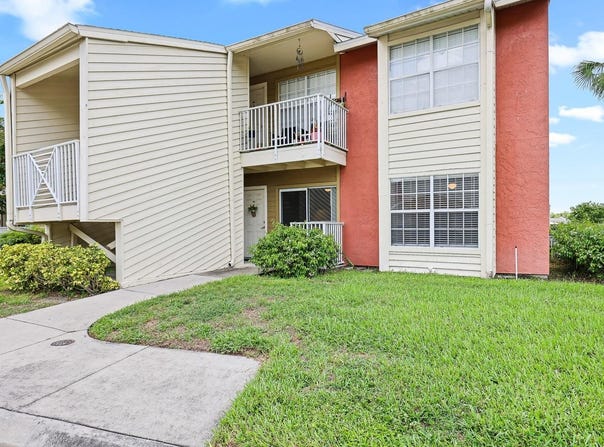 302 LAKE PARSONS GREEN, BRANDON, FL 33511