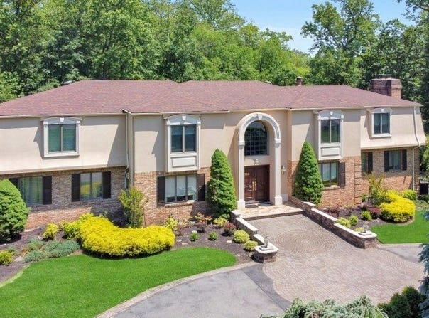 716 Galloping Hill Rd, Franklin Lakes Boro, NJ 07417-1527