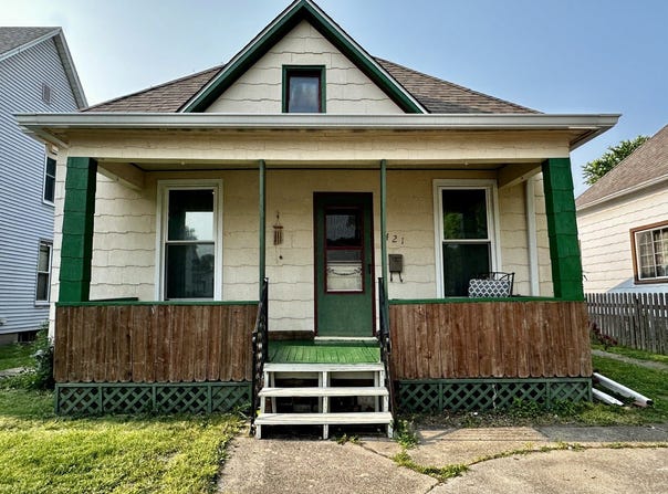 421 W Adams Street, Clinton, IL 61727