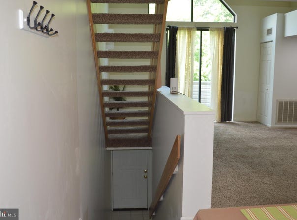 910 CHERRINGTON DRIVE, HARRISBURG, PA 17110