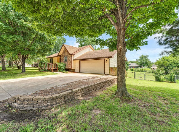 1604 E Sycamore Street, Ozark, MO 65721