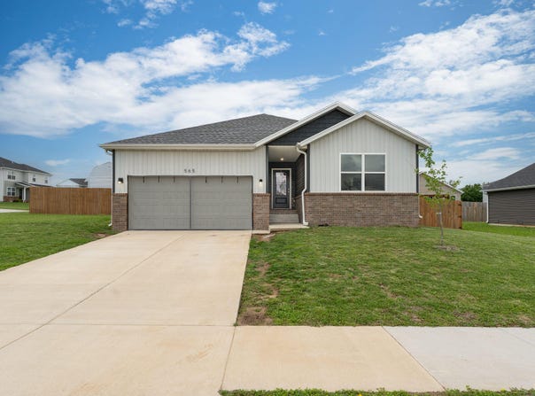 565 S Michelle Avenue, Republic, MO 65738