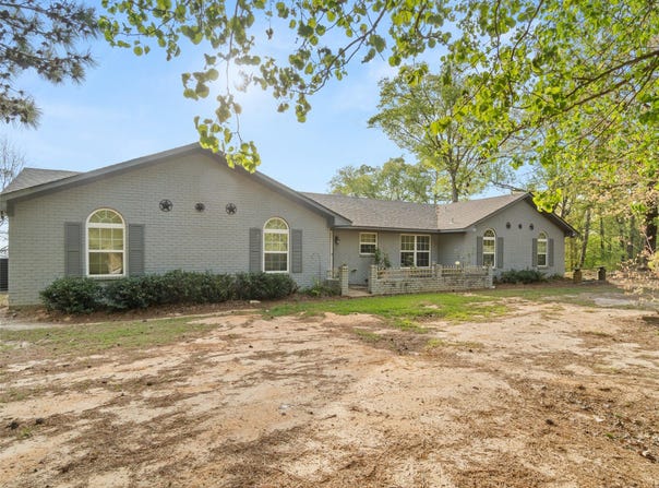 571 County Road, Daingerfield, TX 75638
