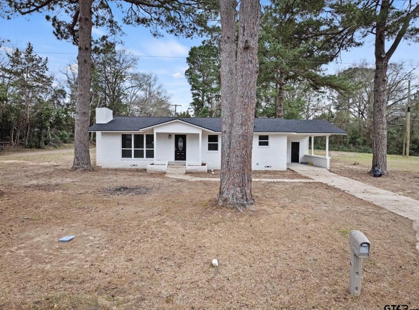 303 Campbell St, Daingerfield, TX 75638