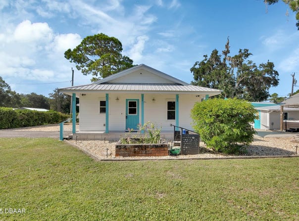 1926 Pioneer Trail, New Smyrna Beach, FL 32168