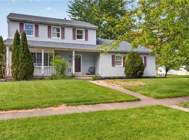 438 Hampton Drive, Elyria, OH 44035