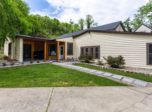 154 Strawberry Rd, St. Albans, WV 25177