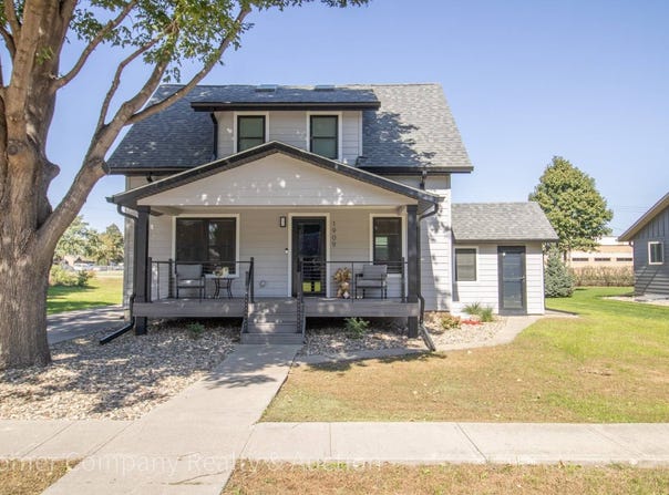 1909 17th St, Rock Valley, IA 51247