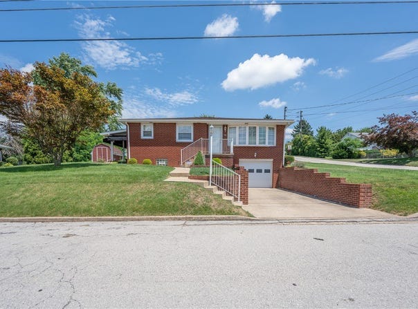 1936 Sylvan Ave, Latrobe, PA 15650