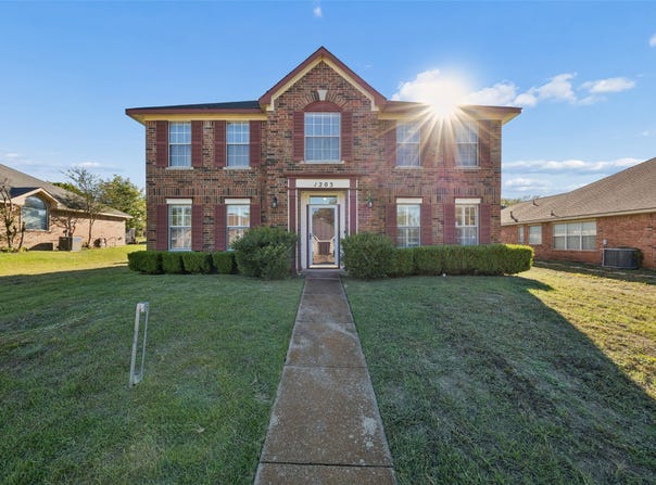 1203 White Drive, Cedar Hill, TX 75104