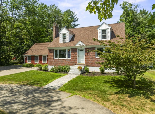 208 Long Sands Road, York, ME 03909