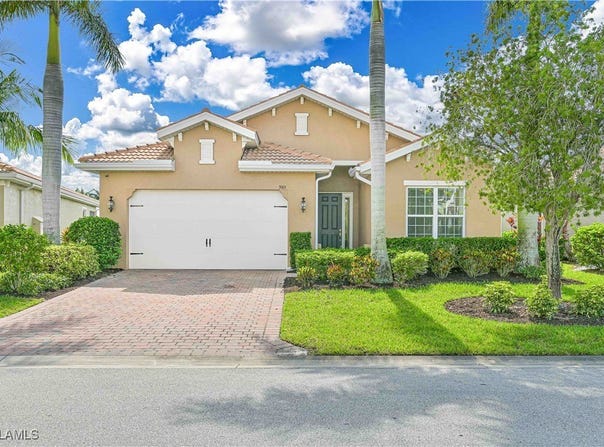 3915 King Williams Street, Fort Myers, FL 33916
