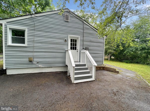 55 COLUMBUS AVENUE, BROWNS MILLS, NJ 08015