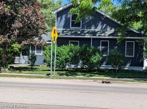 909 S Michigan Avenue, Howell, MI 48843