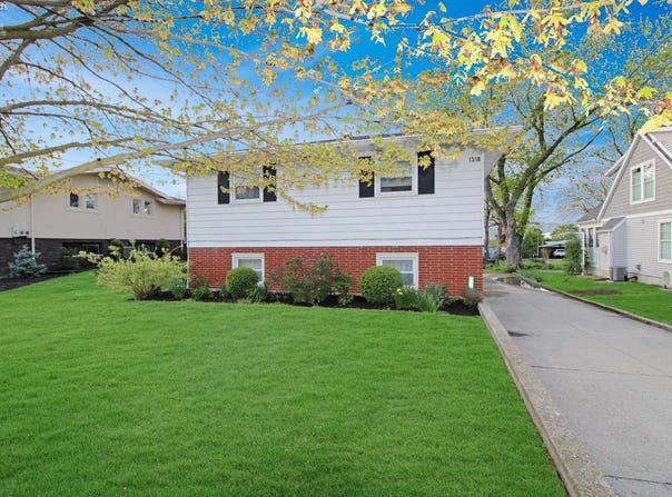 1318 E 4th Street, Marblehead, OH 43440-2056