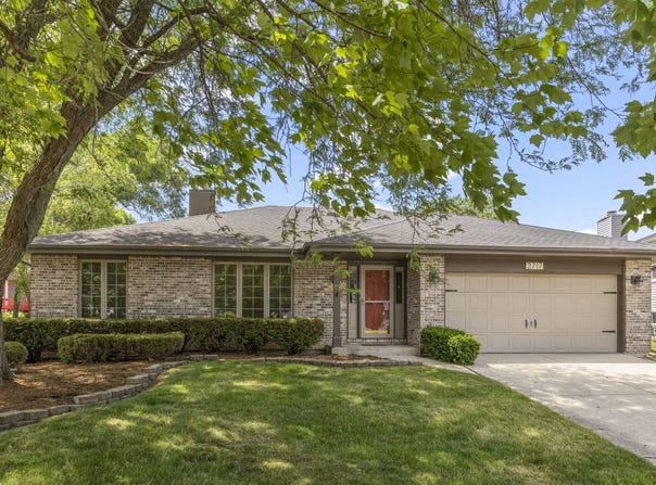 2717 Rolling Meadows Drive, Naperville, IL 60564