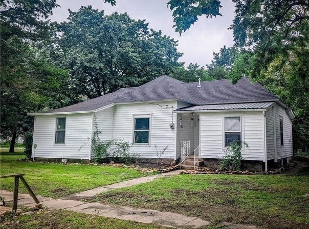 531 E Elm Street, Moundville, MO 64771