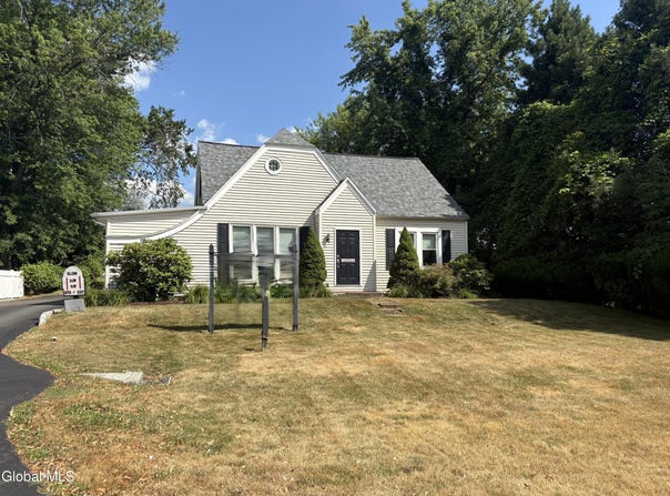 3 Forrest Drive, East Greenbush, NY 12144