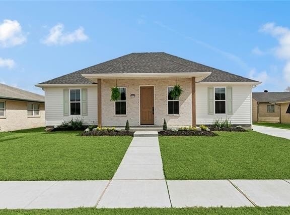 2421 GARDEN Street, Meraux, LA 70075