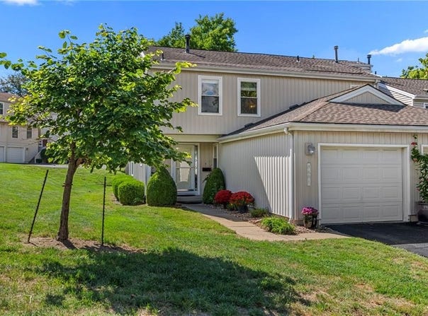8601 W 108th Place, Overland Park, KS 66210