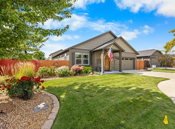 3124 SW Cascade Avenue, Redmond, OR 97756
