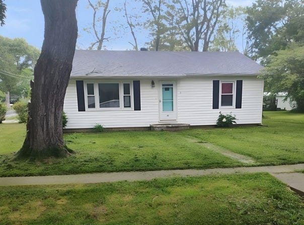501 S WALNUT Street, Wayne City, IL 62895