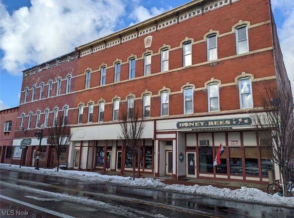 17 W Main Street, Geneva, OH 44041