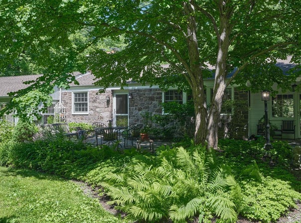 4 LOW Road, NEW HOPE, PA 18938