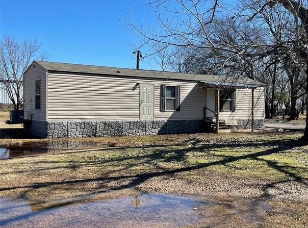1004 E Davis Street, Whitney, TX 76692