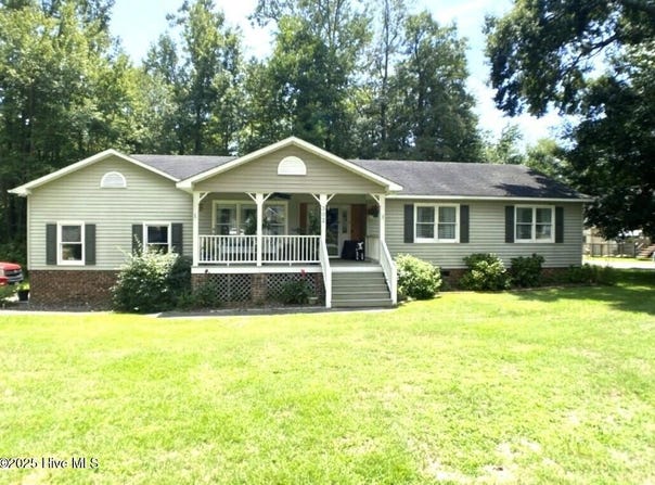 302 S Wedgewood Drive, Washington, NC 27889