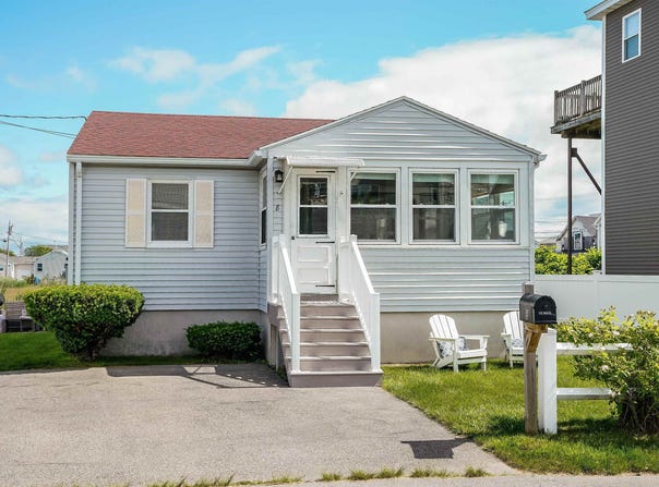 8 Red Coat Lane, Hampton, NH 03842