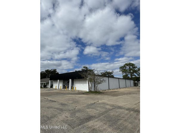 2905 Ingalls Ave Avenue, Pascagoula, MS 39567