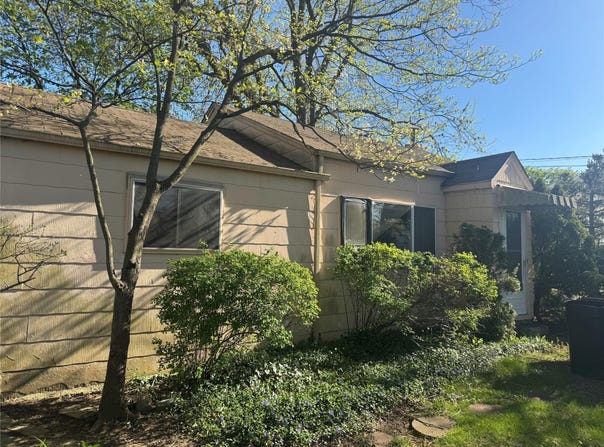 2 Glenda Drive, West Babylon, NY 11704