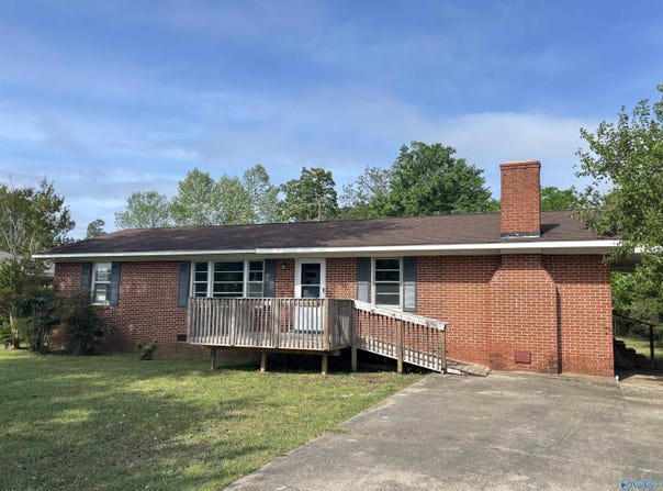 811 Peachtree Street, Athens, AL 35611