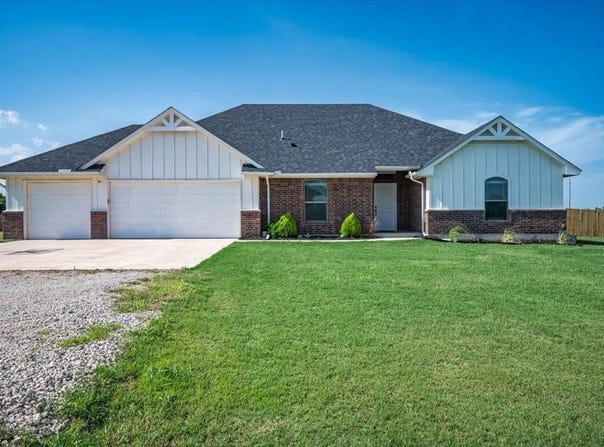29999 Triple Crown Place, Cashion, OK 73016
