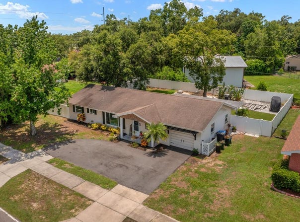 2307 S KINGSWAY ROAD, SEFFNER, FL 33584