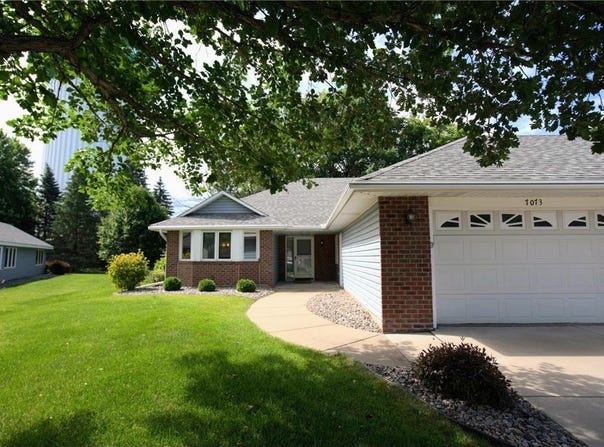 7073 24th Street N, Oakdale, MN 55128
