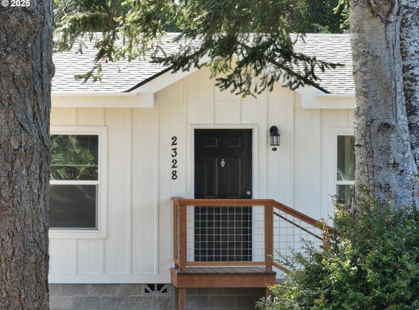 2328 OAK ST, North Bend, OR 97459