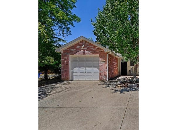 1201 Village Garden, Azle, TX 76020