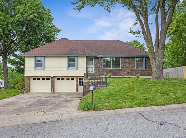1541 N Withers Road, Liberty, MO 64068