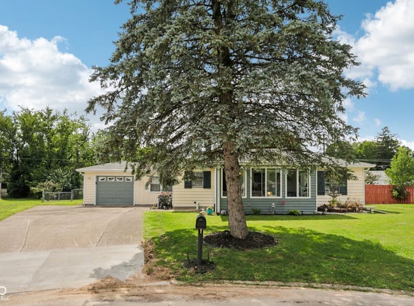 2101 E Grace Court, Muncie, IN 47302