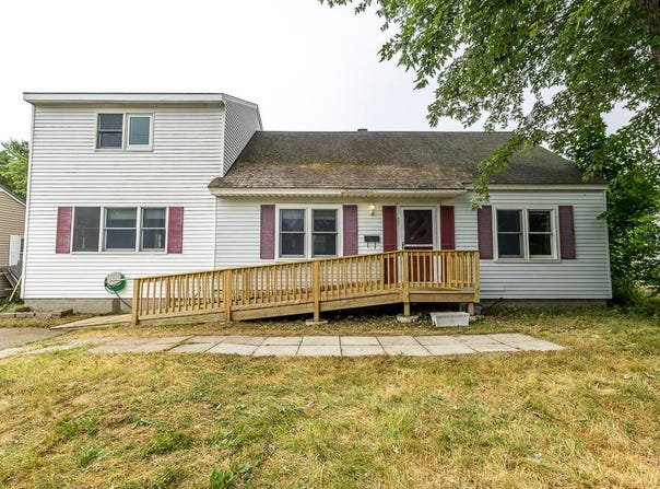 28 Mathews Avenue, Waterville, ME 04901