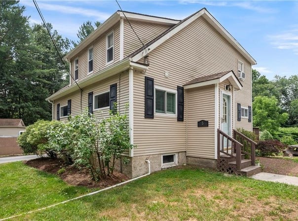 5 Harding Street, Coventry, RI 02816